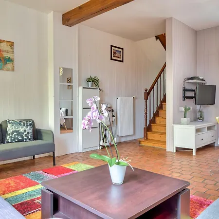 Agapanthes Jolie Maison De A Avec Exterieur Terrasse Holiday home