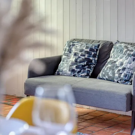 Agapanthes Jolie Maison De A Avec Exterieur Terrasse *