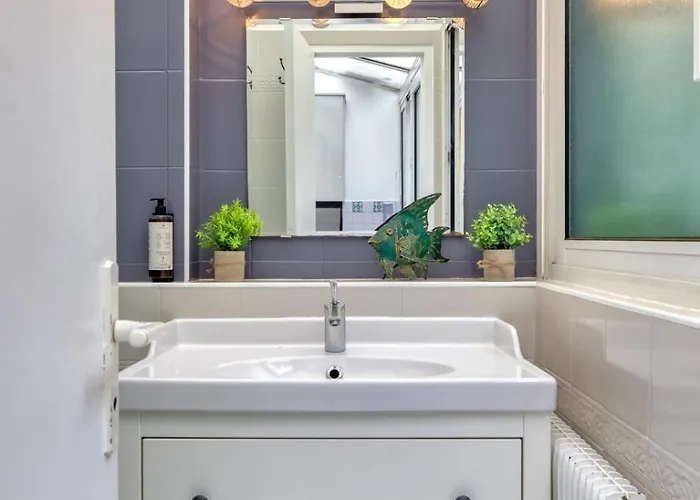 Agapanthes Jolie Maison De A Avec Exterieur Terrasse *