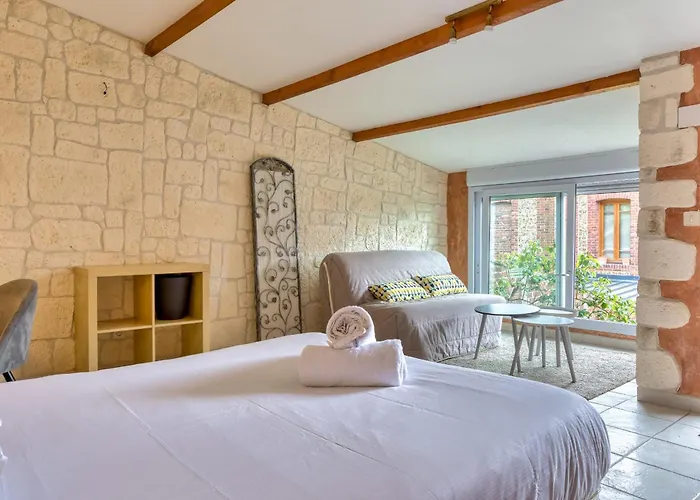 Agapanthes Jolie Maison De A Avec Exterieur Terrasse * 鲁昂