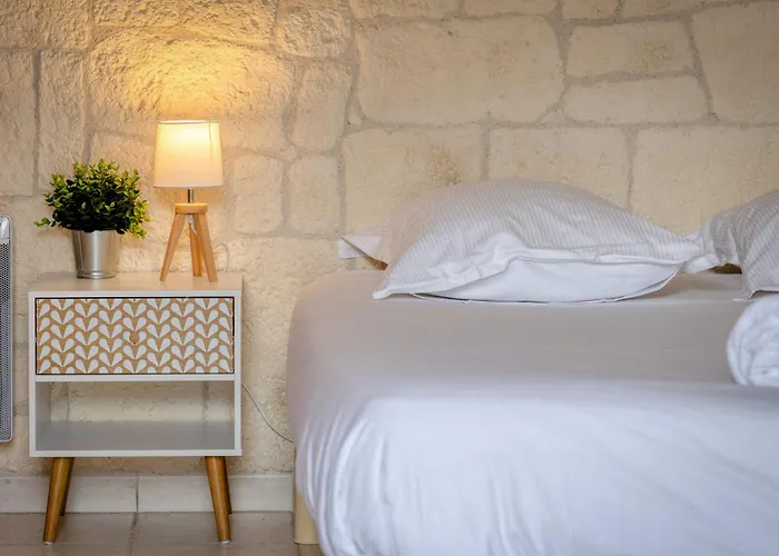 Agapanthes Jolie Maison De A Avec Exterieur Terrasse