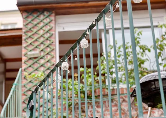 Agapanthes Jolie Maison De A Avec Exterieur Terrasse *
